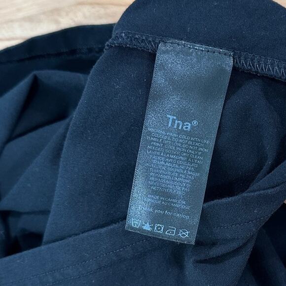 Aritzia TNA Chill Ortiz Cropped T-Shirt Cropped tight crewneck Black Medium - Picture 5 of 6